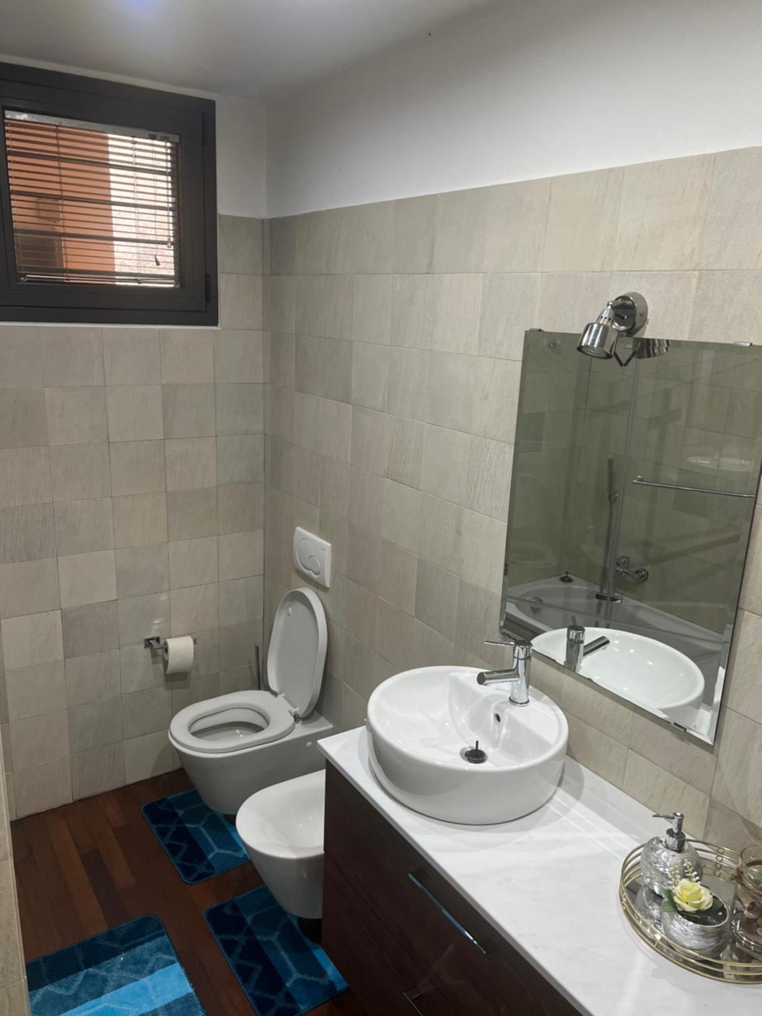 B&B Resilienza - Camera Privata Con Bagno Lecco Eksteriør billede