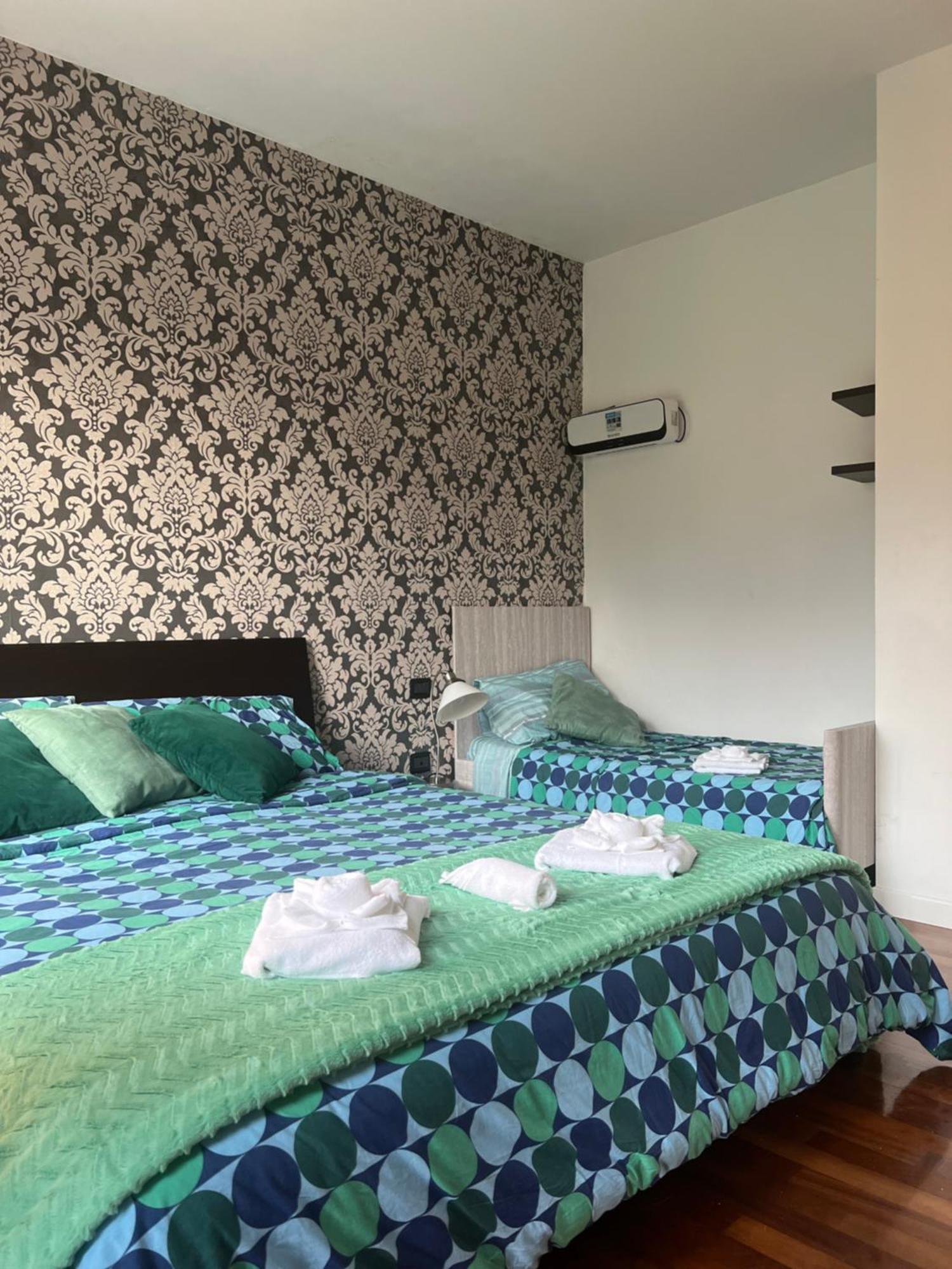 B&B Resilienza - Camera Privata Con Bagno Lecco Eksteriør billede