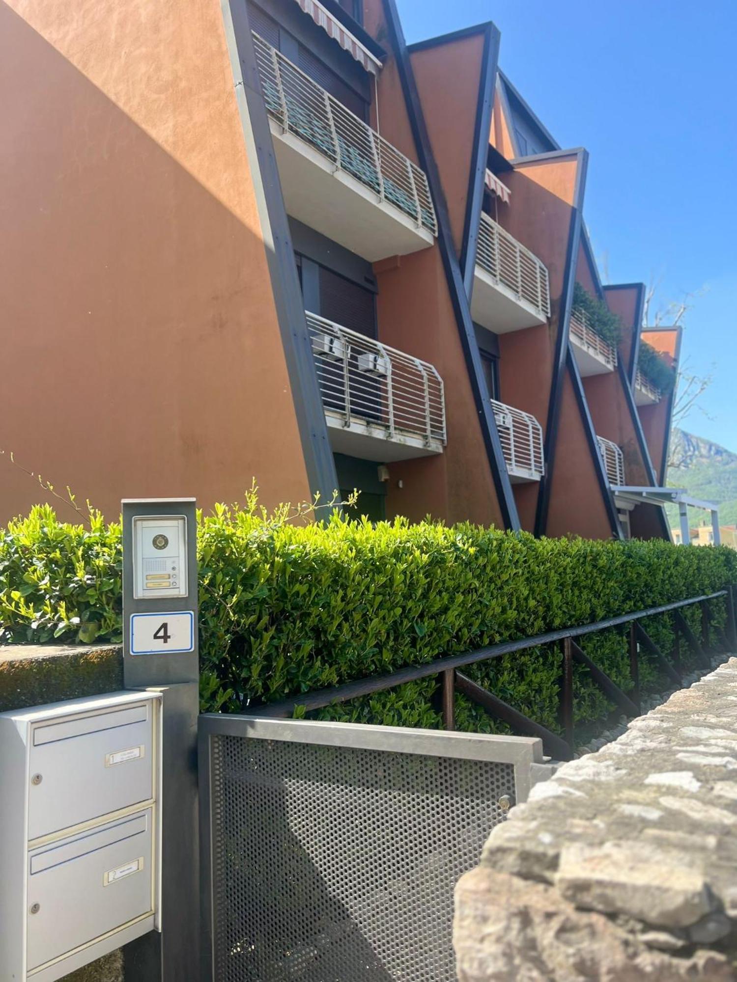 B&B Resilienza - Camera Privata Con Bagno Lecco Eksteriør billede