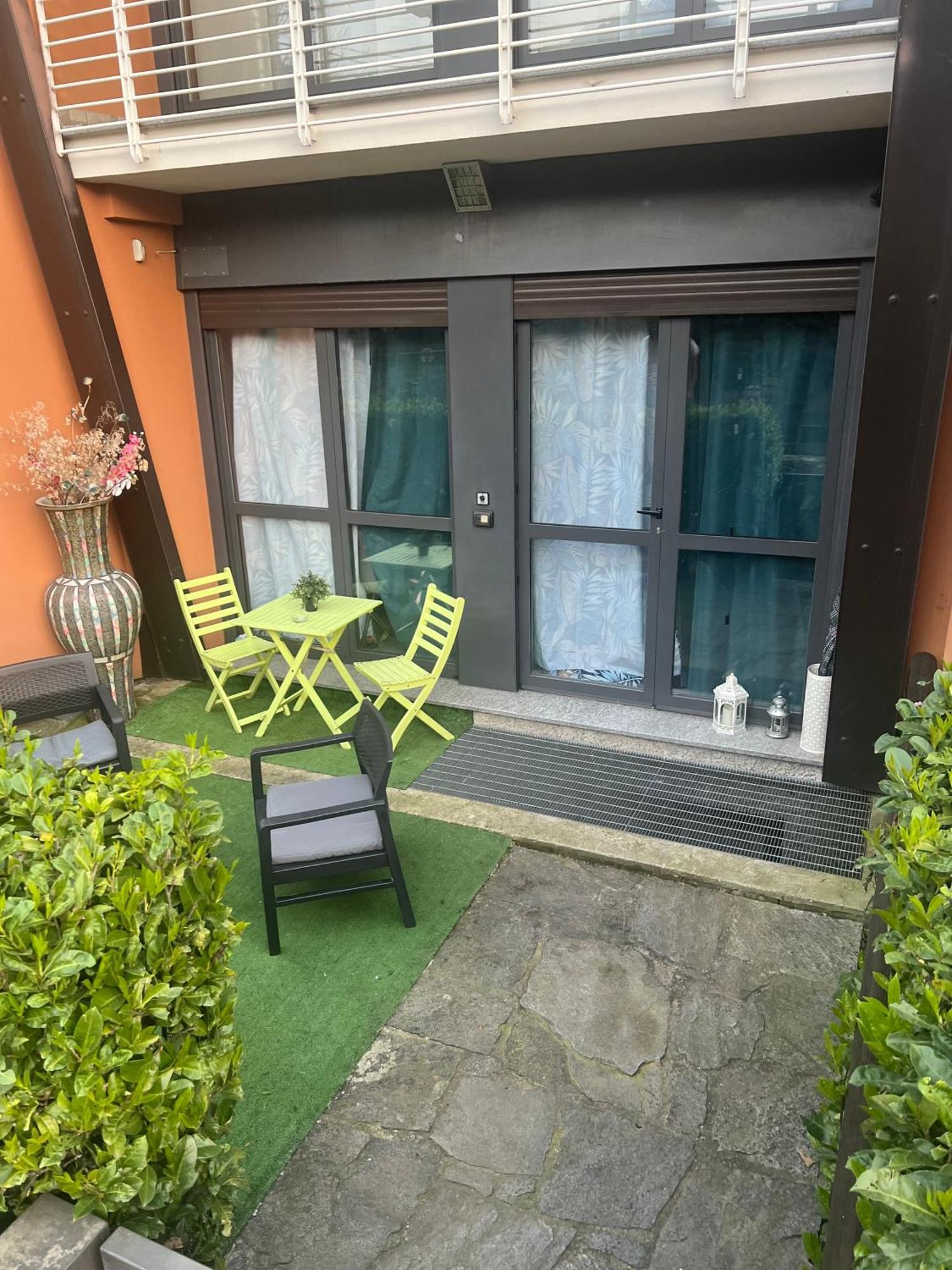 B&B Resilienza - Camera Privata Con Bagno Lecco Eksteriør billede